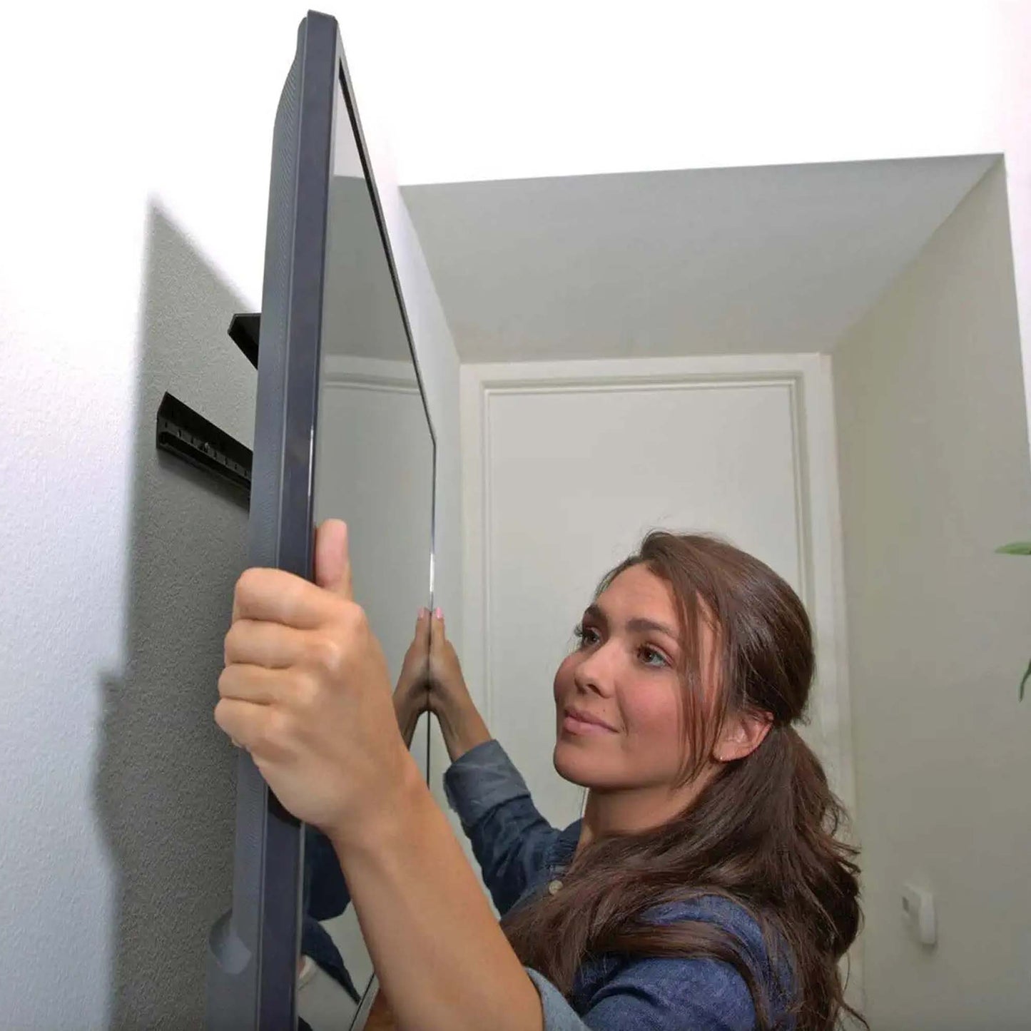Hangman All Surface Indoor Outdoor Walldog TV Hanger for 32" to 80"